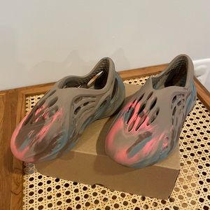 Kids Yeezy Foam Runner